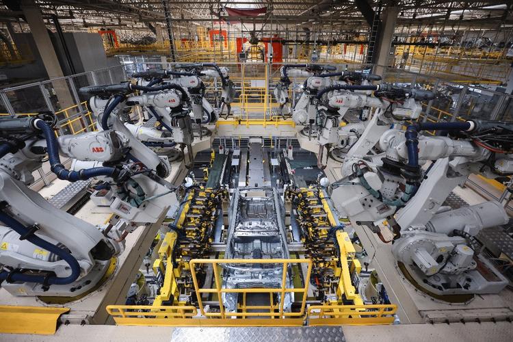 西安超级智能环保工厂是吉利汽车目前占地面积最大,投资最多,产品最
